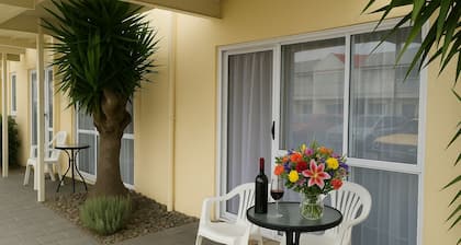 Fountain Court Motel