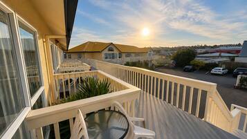Twin Room, Air conditioning | Terrace/patio