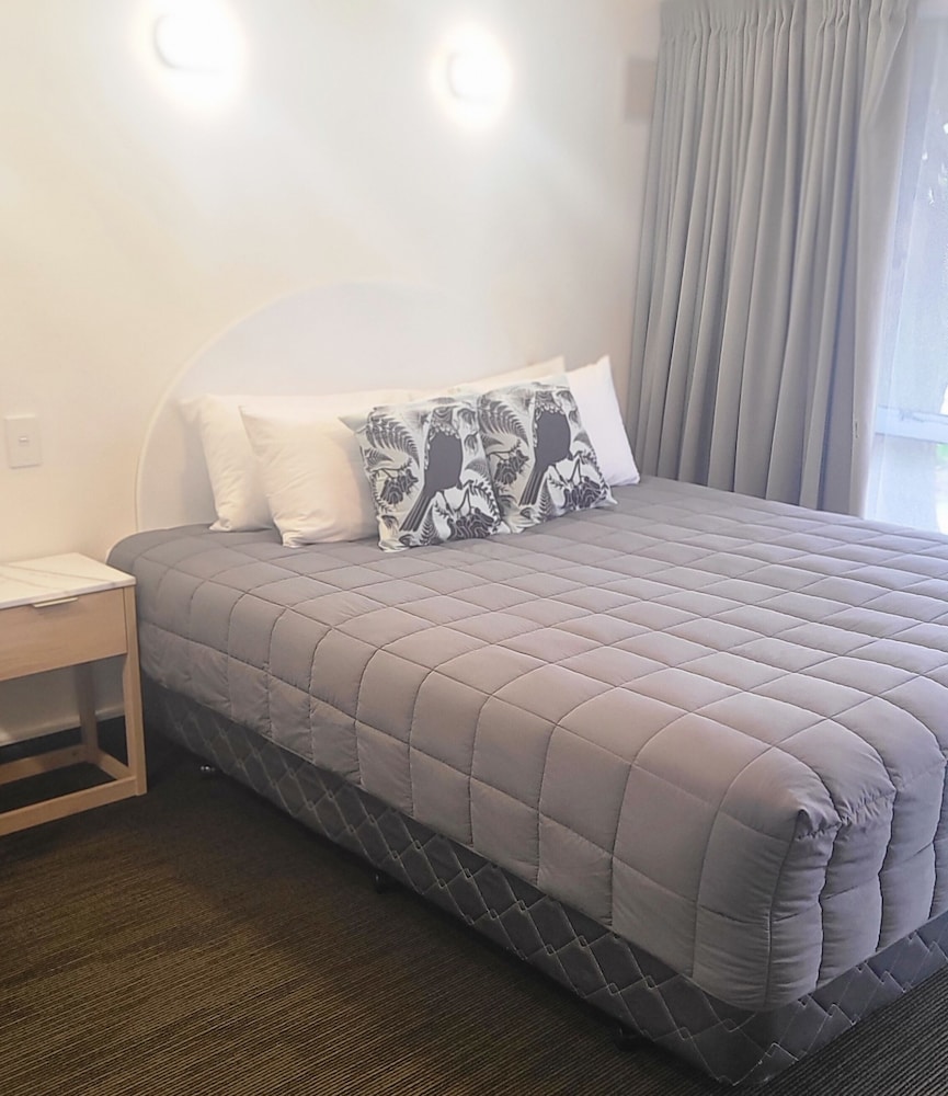 Fountain Court Motel 5