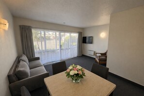 公寓, 2 間臥室 | 書桌、熨斗/熨衣板、免費無線上網、床單