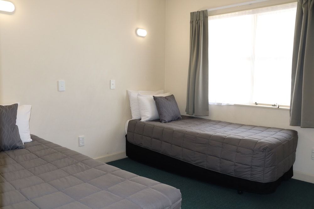 Fountain Court Motel 3
