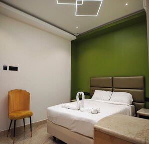 Suite | Hypo-allergenic bedding, desk, free WiFi, bed sheets - The Cloud Hotel (Puducherry)
