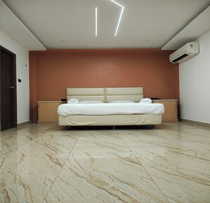 저자극성 침구, 책상, 무료 WiFi, 침대 시트