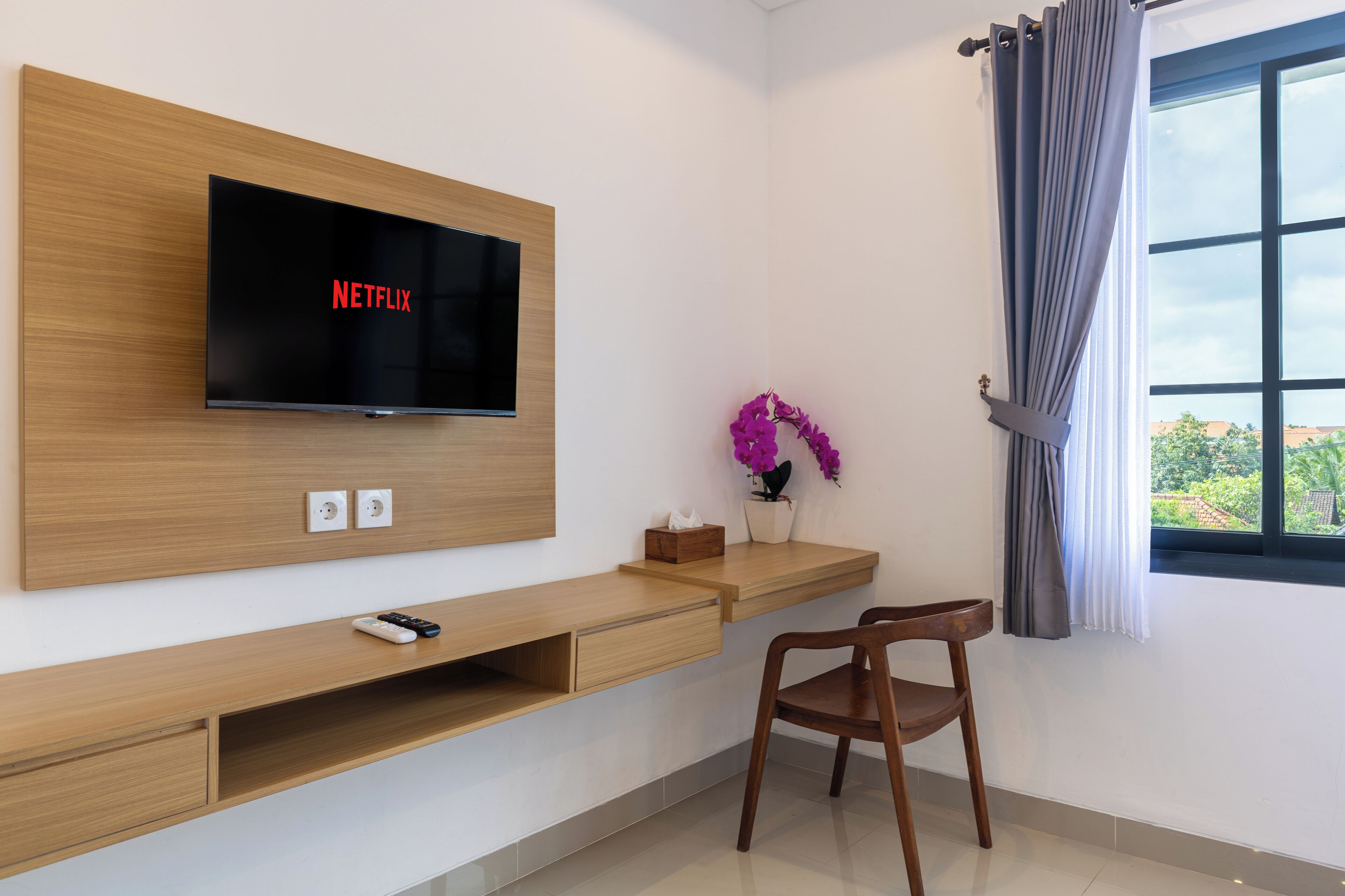 Apartment | Iron/ironing board