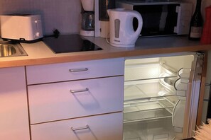 Geladeira, micro-ondas, cooktop, lava-louças
