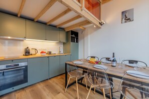 Fridge, microwave, oven, stovetop - Résidence Grand Roc - Campanules 424, Argentière (Chamonix), France (Argentière (Chamonix))