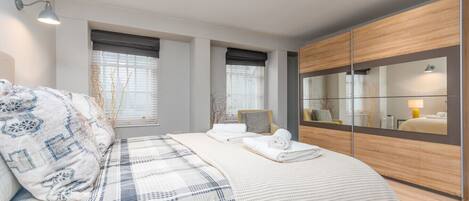 1 sovrum, skrivbord, strykjärn/strykbräda och wi-fi