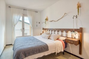 3 室のベッドルーム、アイロン / アイロン台、WiFi (無料)、ベッドシーツ