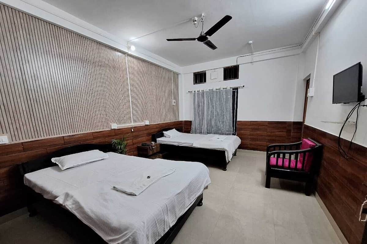 Basic Double or Twin Room | 1 bilik tidur, peralatan tempat tidur premium, meja