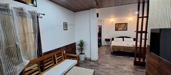 Hotel High East