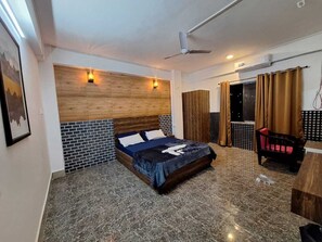 Superior kamer | Luxe beddengoed, een bureau, een laptopwerkplek, gratis wifi