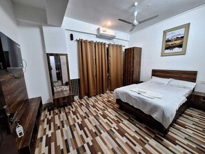 Executive Room - Hotel High East (Papumpare)