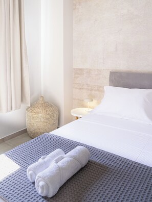 2 chambres, coffres-forts dans les chambres, bureau