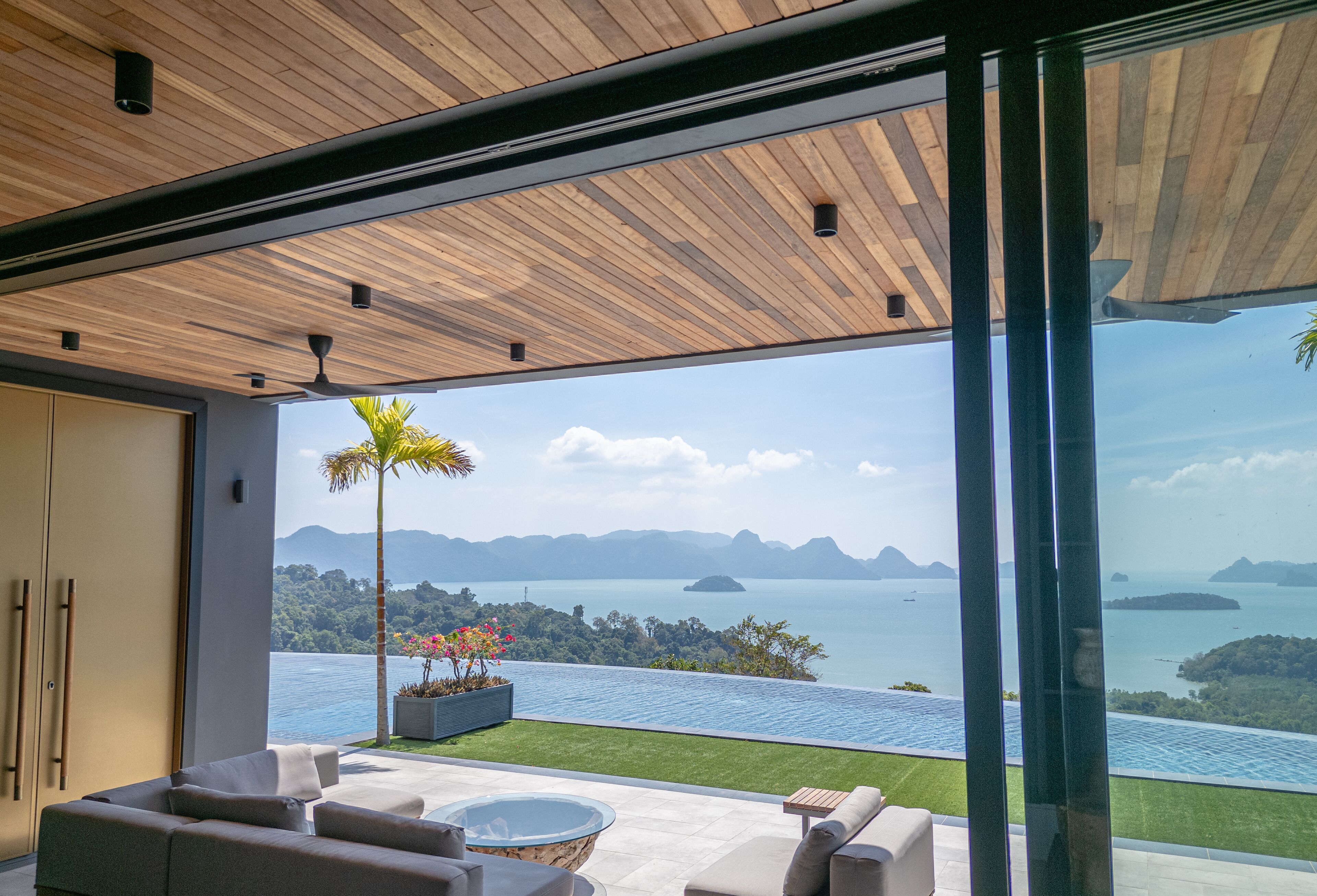 Outdoor pool, free pool cabanas, pool umbrellas