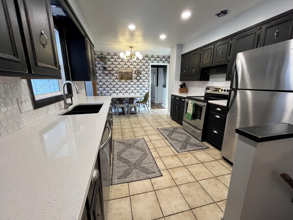 Microwave, oven, stovetop, dishwasher - Central Syringa Sanctuary in Idaho falls (Idaho Falls)