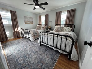 3 bedrooms, iron/ironing board, WiFi, bed sheets - Central Syringa Sanctuary in Idaho falls (Idaho Falls)