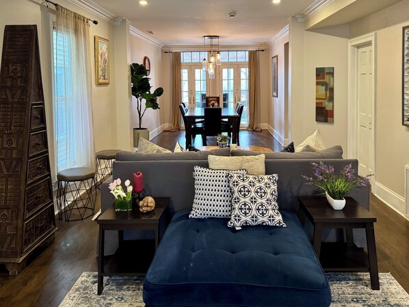 Smart TV, fireplace, books