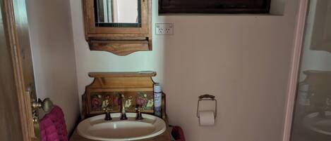 Pyyhkeet, saippua, vessapaperi