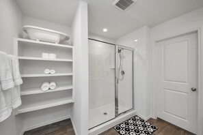 Shower, hair dryer, towels, soap - Brand New Construction Escape in Katy-Fulshear  with community pool access. (Fulshear)