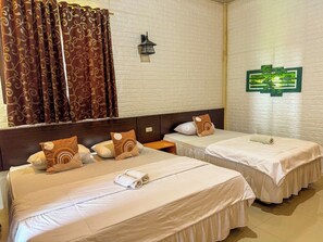 Desk, free WiFi - Lovina Krui Surf (Tanjung Setia)