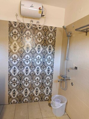 Ducha, artículos de higiene personal gratuitos y secador de pelo