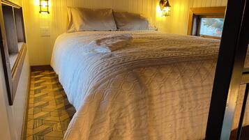 2 bedrooms, WiFi, bed sheets, wheelchair access