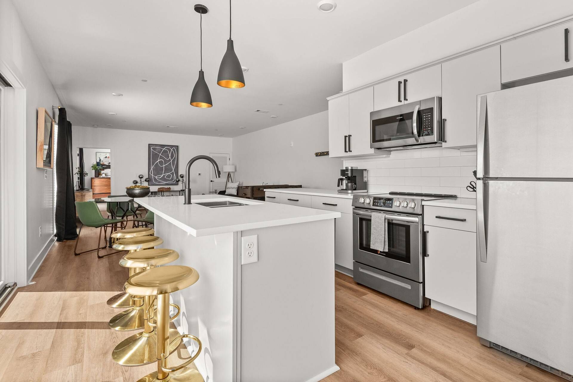 Fridge, microwave, dishwasher, coffee/tea maker