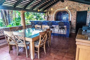 Outdoor dining