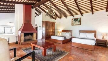 4 bedrooms, iron/ironing board, free WiFi, bed sheets