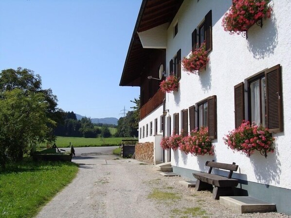 Exterior - Apartment 2 for 2-3 persons, 45 sqm, with balcony (Bernau am Chiemsee)