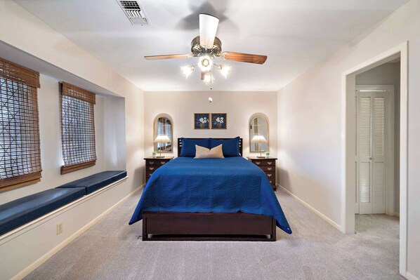 3 habitaciones, tabla de planchar con plancha, wifi y ropa de cama 