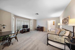 テレビ、テレビゲーム、書斎 / ワークスペース