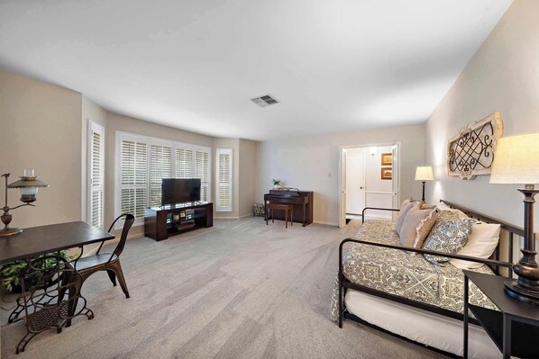 Televisión, videojuegos y oficina 