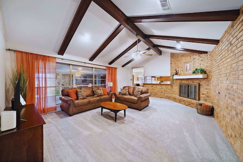 Weekend Escape Cabin:3BR+Sunroom +Games+Views