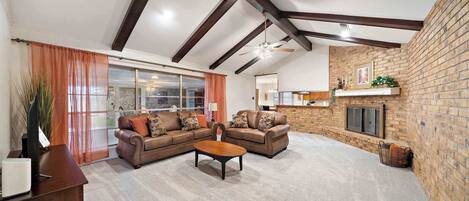 テレビ、テレビゲーム、書斎 / ワークスペース