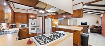 Weekend Escape Cabin:3BR+Sunroom +Games+Views