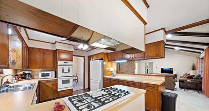 Weekend Escape Cabin:3BR+Sunroom +Games+Views