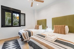 3 bedrooms, iron/ironing board, WiFi, bed sheets - Hoyo 2 | Panoramic Sea Views Golf Resort (Benahavís)
