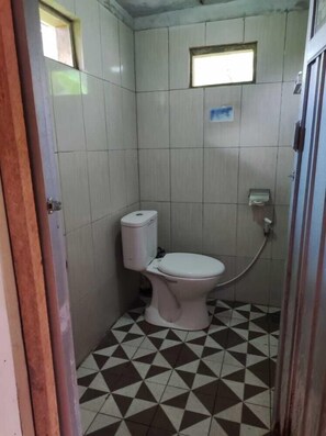 Perhesviitti, vuoristonäköala | Kylpyhuone