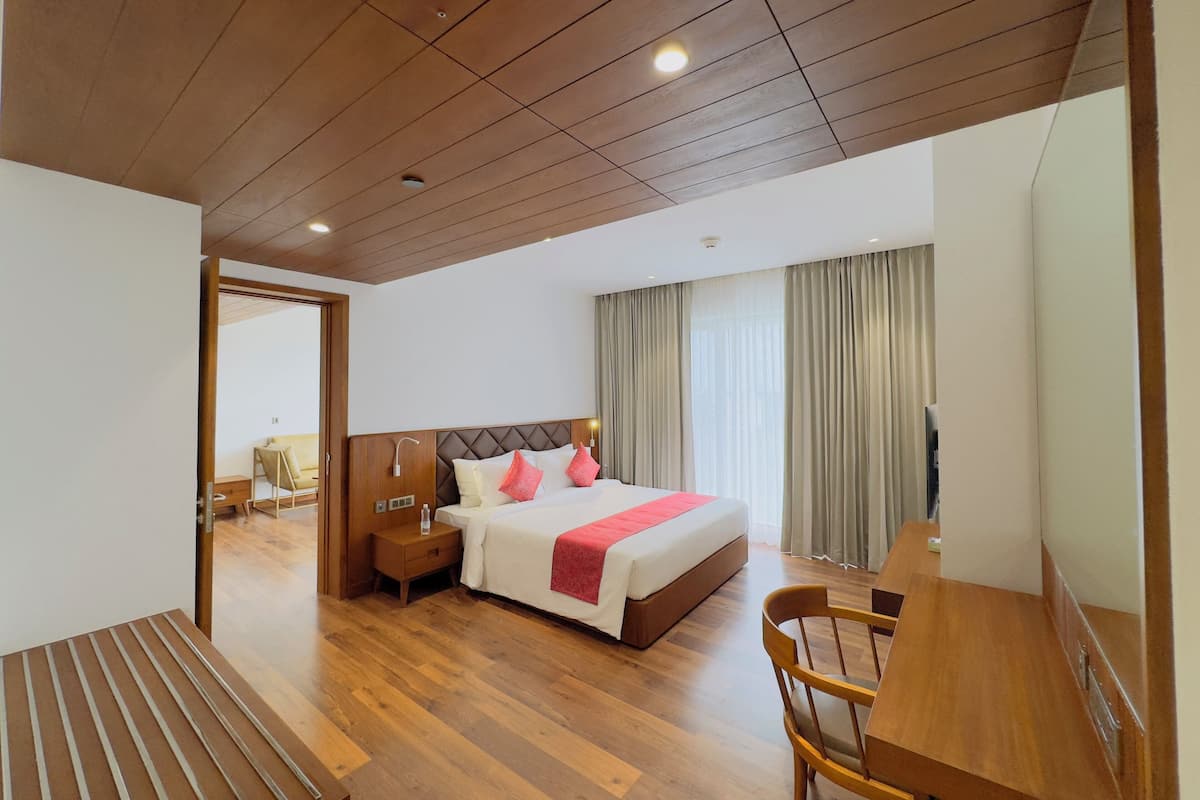 Superior Double Room, City View