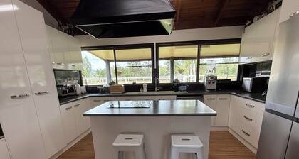 3 Bdrm Farm Stay with Goats, Hairy Coos and chickens. Farm Life. You'll Love it!