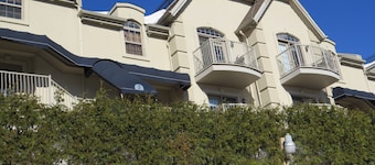Cozy studio in nice Piedmont with AC, WiFi, parking, kitchenette