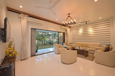 35 summer hill 4bhk by Arabian villas with huge pool and lawns