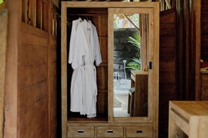 Villa, 1 slaapkamer, uitzicht op zwembad | 1 slaapkamer, een minibar, gratis wifi, beddengoed