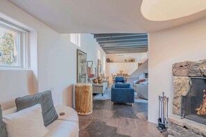 Interior - Casa de Suenos - Fireplaces, Roof Deck (Santa Fe)