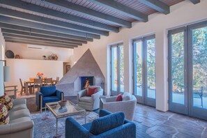 Smart TV, offices - Casa de Suenos - Fireplaces, Roof Deck (Santa Fe)