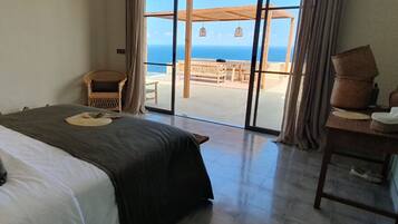 3 habitaciones, escritorio y espacio para trabajar con laptop