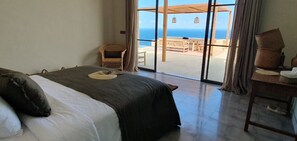 Luksusvilla, sjøutsikt | 3 soverom, skrivebord, skrivebord for bærbar PC og wi-fi (inkludert)