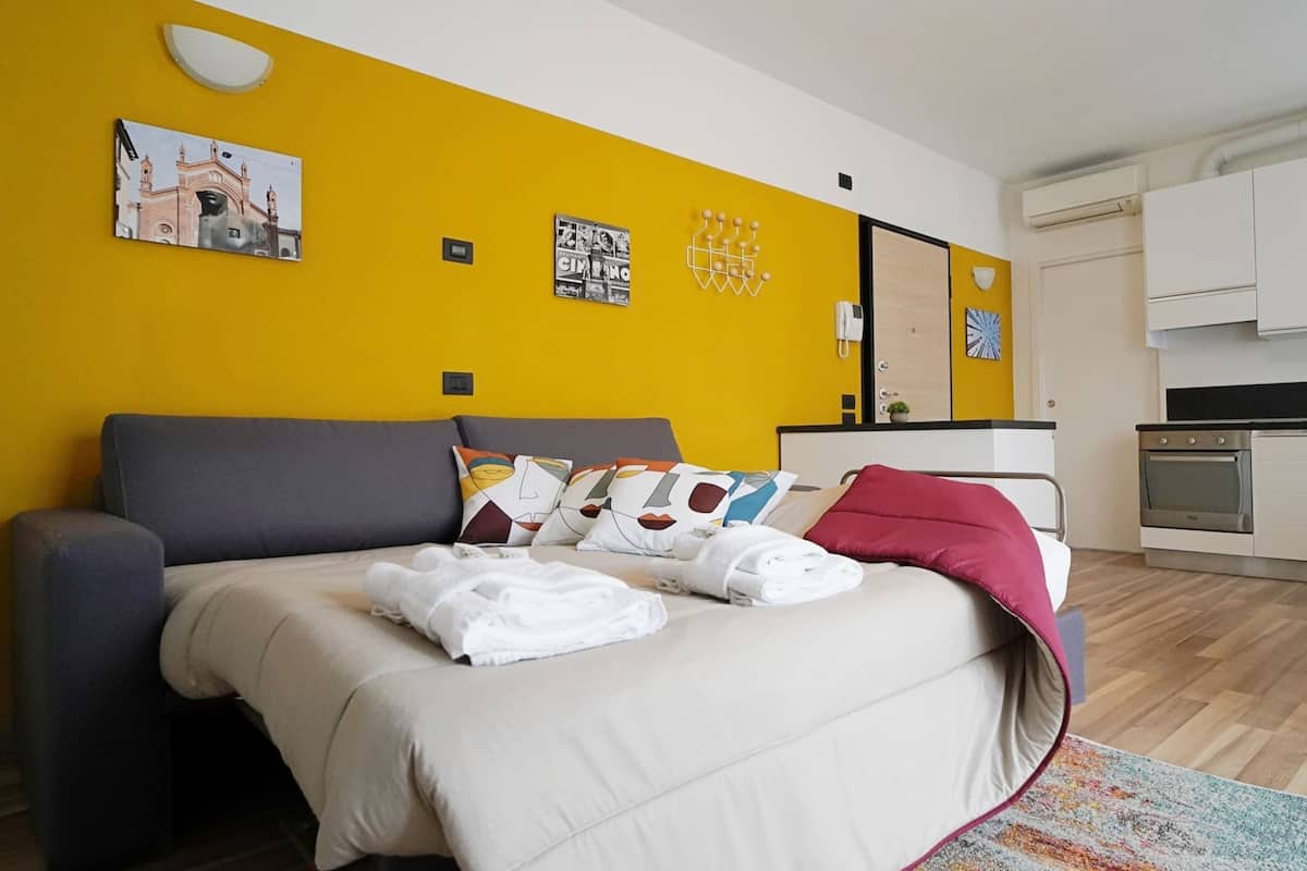 Classic Apartment, 1 Bedroom | 1 bilik tidur, seterika/papan seterika