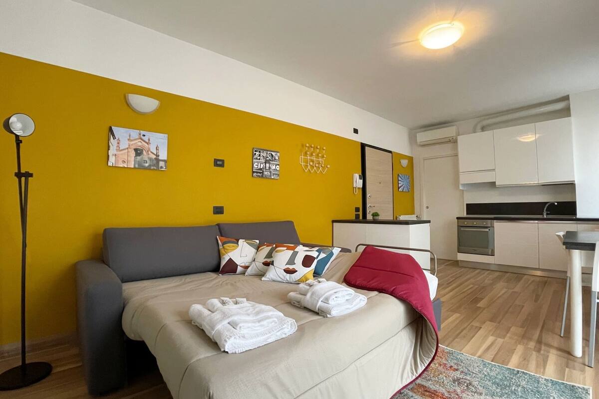 Elite Apartment, 1 Bedroom | 7 bedrooms, iron/ironing board, bed sheets